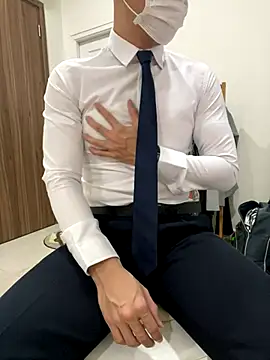 harrylouis1357 online show from December 4, 2024, 1:42 pm