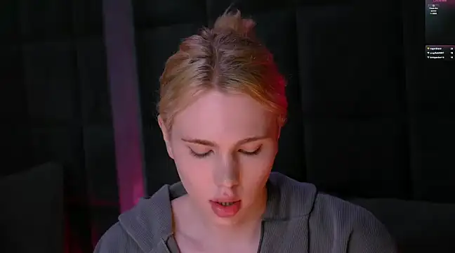 DanielPaige  online show from December 29, 2024, 7:22 pm