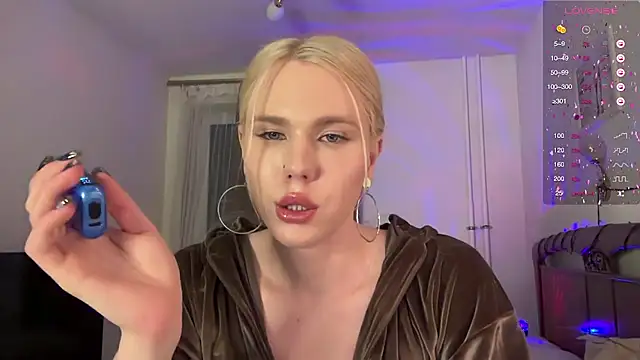 DanielPaige  online show from January 18, 2025, 10:28 pm