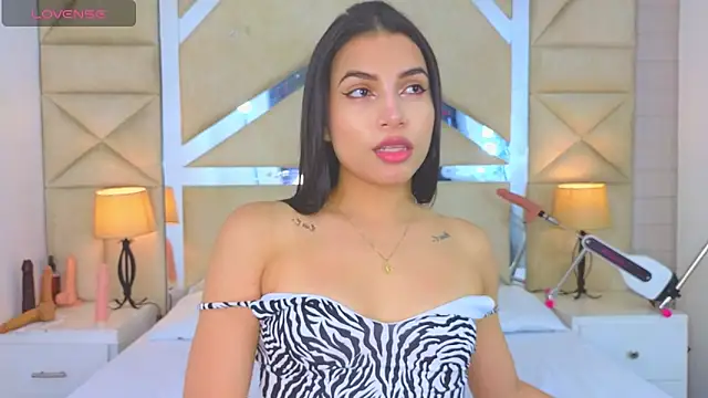 Tiphani walker  online show from September 25, 2025, 12:03 am