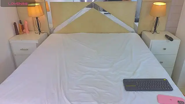 Tiphani walker  online show from September 27, 2025, 12:15 am