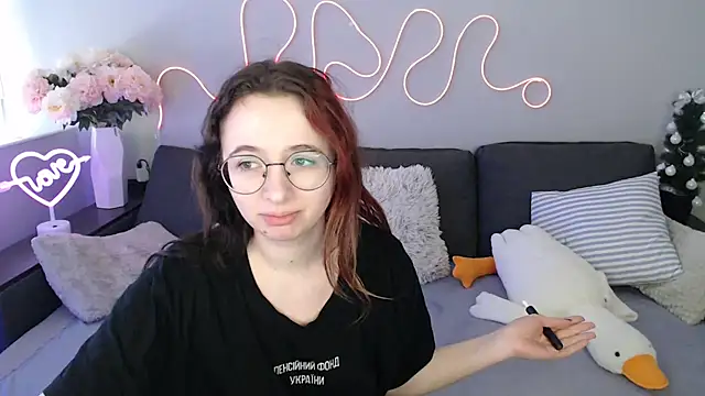 Mini Diva online show from March 15, 2026, 9:26 am