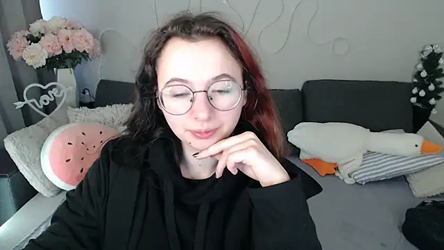 Mini Diva online show from April 10, 2026, 8:08 am