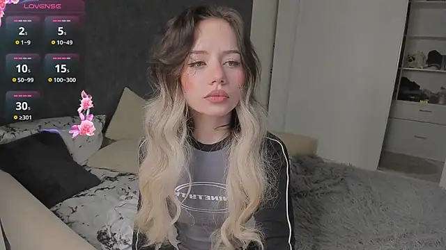 KellyBarton online show from December 18, 2024, 11:40 pm