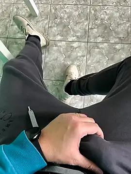 Snapshot of onbifeet chatting on March 22, 2026, 3:37 pm onbifeet online show from March 22, 2026, 3:37 pm