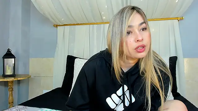 Snapshot of AnnaVictoria__ chatting on January 4, 2025, 3:40 am AnnaVictoria online show from January 4, 2025, 3:40 am