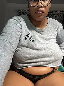 MimiCurves online show from July 1, 2026, 11:34 am