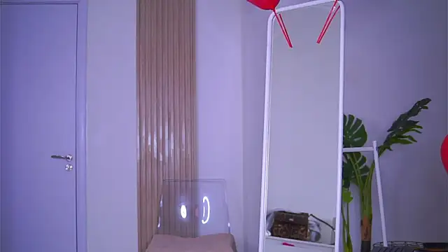 Snapshot of LovingBlondie chatting on February 14, 2025, 5:09 am LovingBlondie online show from February 14, 2025, 5:09 am