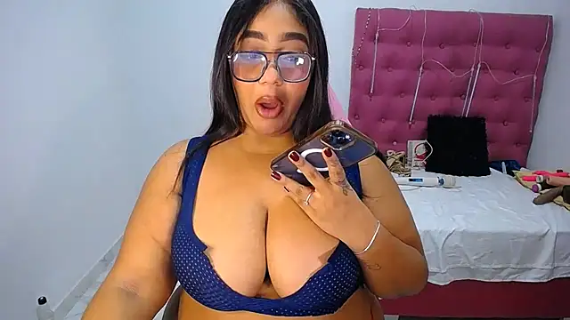 Snapshot of Mady_Kolemam chatting on July 8, 2026, 1:54 am Mady Kolemam online show from July 8, 2026, 1:54 am