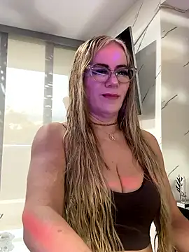 LARIANA RIVERA23 online show from January 15, 2026, 9:40 pm