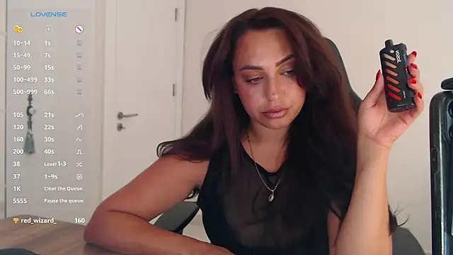Snapshot of _Just_a_queen_3 chatting on June 25, 2026, 5:28 pm Just a queen 3 online show from June 25, 2026, 5:28 pm