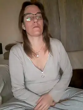 SpiceLea online show from December 12, 2024, 10:20 pm