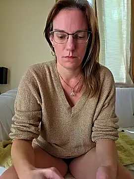 SpiceLea online show from September 21, 2025, 1:57 pm