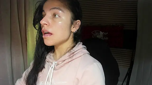 Snapshot of rosse_2504 chatting on October 22, 2025, 5:02 pm rosse 2504 online show from October 22, 2025, 5:02 pm
