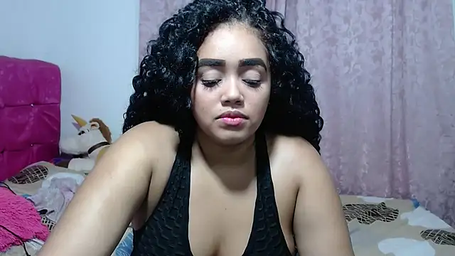 kiara milf  online show from October 25, 2025, 11:32 pm