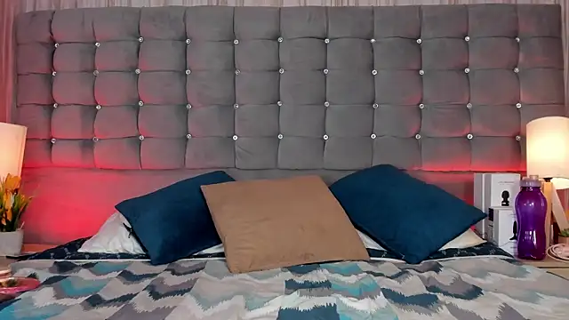 Poacahontasfg online show from October 25, 2025, 4:09 am