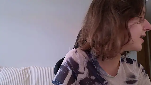 VanessaBayer2 online show from December 3, 2024, 4:25 am