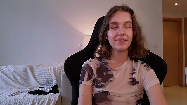 VanessaBayer2 online show from December 28, 2024, 7:33 am