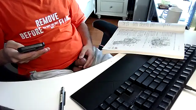 Snapshot of big-pig chatting on October 5, 2025, 4:55 am big-pig online show from October 5, 2025, 4:55 am