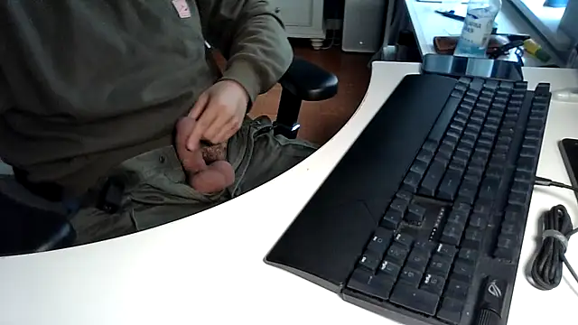 Snapshot of big-pig chatting on November 9, 2025, 5:39 am big-pig online show from November 9, 2025, 5:39 am