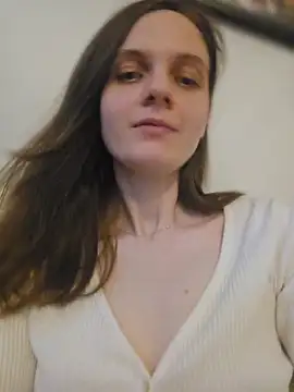 Snapshot of EllieDay chatting on May 5, 2026, 7:22 pm EllieDay online show from May 5, 2026, 7:22 pm