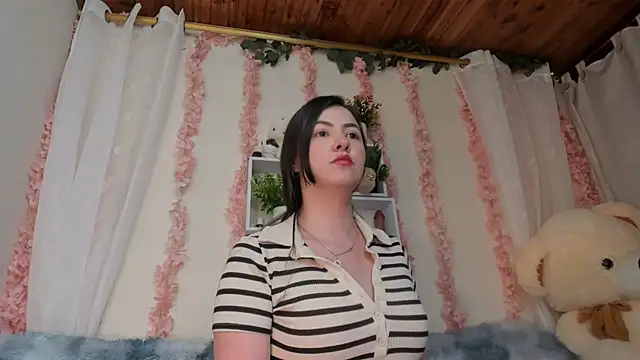 Idara and Edahi01 online show from February 5, 2026, 12:26 am