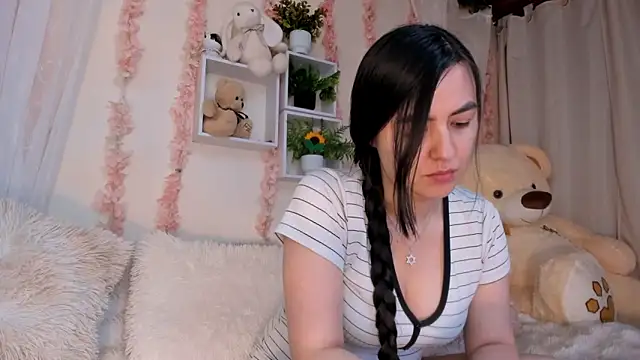 Idara and Edahi01 online show from April 2, 2026, 1:03 am