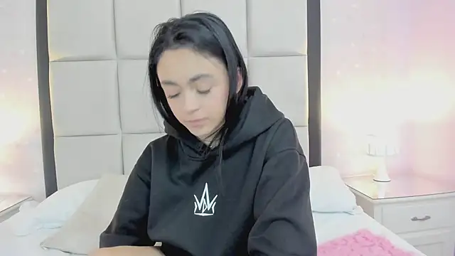 HannaClarrk  online show from January 23, 2025, 11:48 am