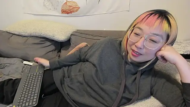 luxgray online show from December 4, 2024, 6:22 am