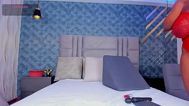 NiiaMoore online show from March 11, 2025, 8:20 pm