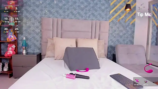 NiiaMoore online show from September 22, 2025, 8:11 pm