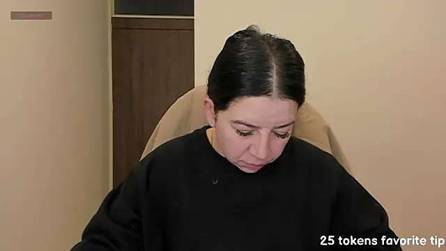 Snapshot of Im_coco chatting on January 19, 2025, 11:23 am Im coco online show from January 19, 2025, 11:23 am