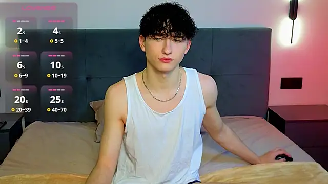 Snapshot of AmondCor chatting on October 5, 2025, 9:45 pm AmondCor online show from October 5, 2025, 9:45 pm