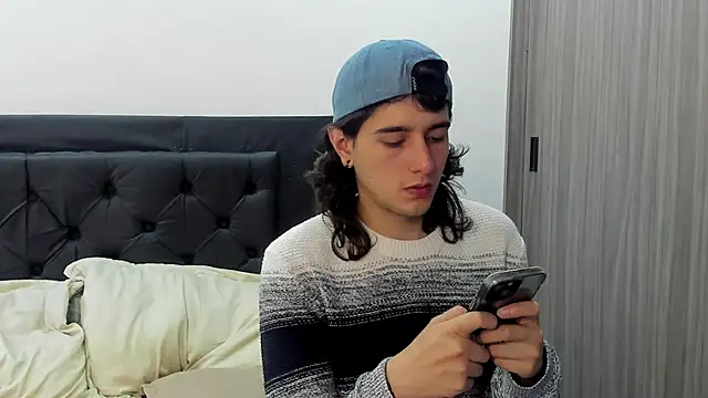 Snapshot of alex_connorr chatting on December 23, 2024, 9:40 pm alex connorr online show from December 23, 2024, 9:40 pm