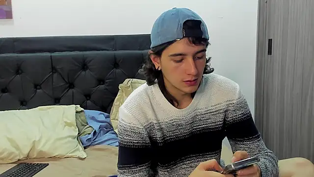 Snapshot of alex_connorr chatting on December 24, 2024, 12:44 am alex connorr online show from December 24, 2024, 12:44 am