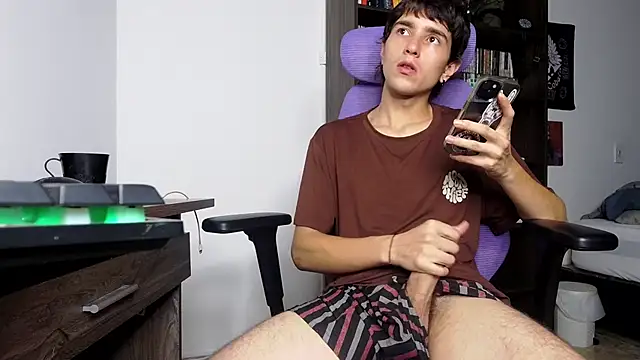 Snapshot of alex_connorr chatting on October 9, 2025, 3:59 am alex connorr online show from October 9, 2025, 3:59 am