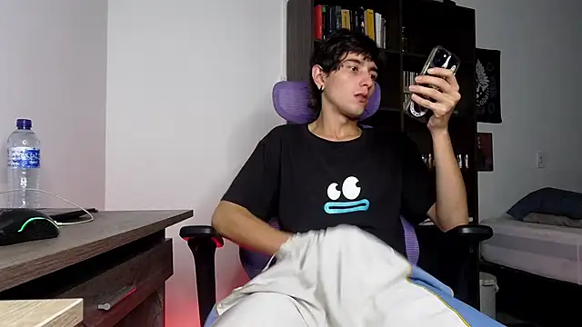 Snapshot of alex_connorr chatting on November 18, 2025, 3:12 am alex connorr online show from November 18, 2025, 3:12 am