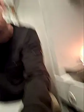 Snapshot of bibananaman chatting on October 24, 2025, 12:41 am bibananaman online show from October 24, 2025, 12:41 am