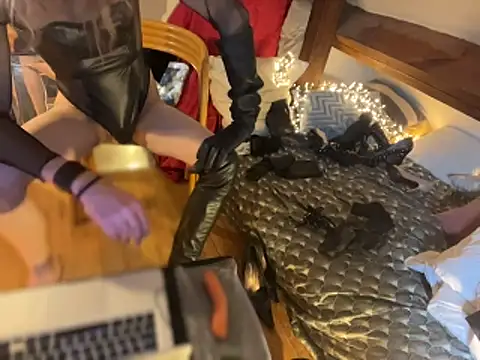 alexheels boots online show from April 13, 2026, 7:14 am