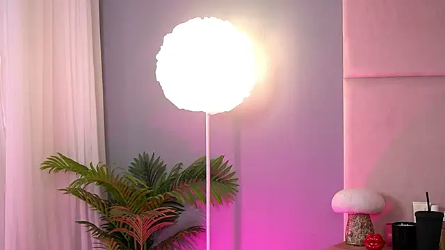 AlmaLuv online show from February 19, 2026, 4:41 am