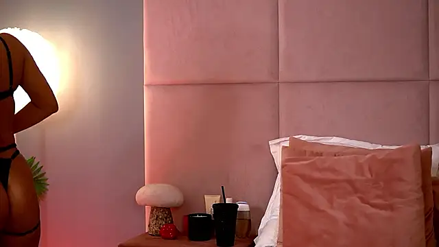 AlmaLuv online show from March 5, 2026, 4:52 am