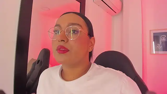 ellamontoya online show from December 15, 2025, 11:58 am