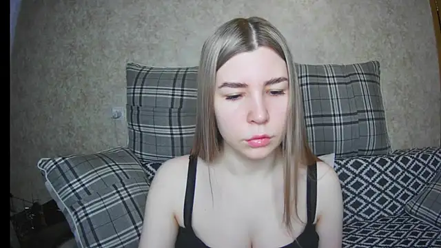 ElllaNuar online show from March 13, 2025, 5:54 am