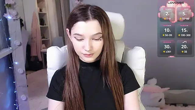 White kitty01 online show from January 15, 2025, 1:09 pm