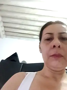 Mia-funny20 online show from February 13, 2025, 7:52 pm