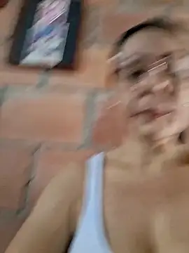 Mia-funny20 online show from November 14, 2025, 8:29 pm