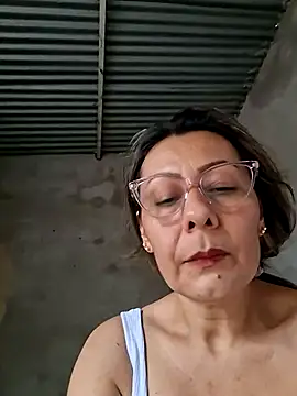 Snapshot of Mia-funny20 chatting on February 22, 2026, 8:29 pm Mia-funny20 online show from February 22, 2026, 8:29 pm