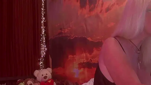 MoniCutex online show from June 18, 2026, 1:28 am