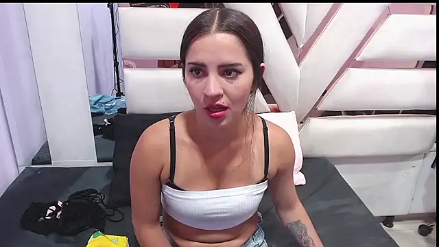 CooperEmma  online show from February 26, 2026, 2:43 am