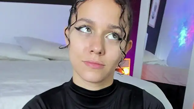 VioletPaket online show from January 11, 2026, 12:10 pm